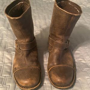 UGG 3043 Distressed Leather brown Men’s Rockville boots